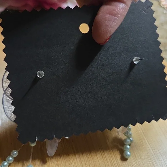 Elegant Floral Beaded Earrings - Picture 4 of 6